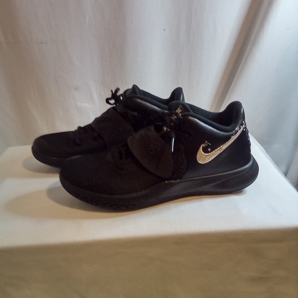 Nike Kyrie Flytrap 3 Black Metallic Gold Men's shoes size 8.5 BQ3060 008 - Picture 5 of 12